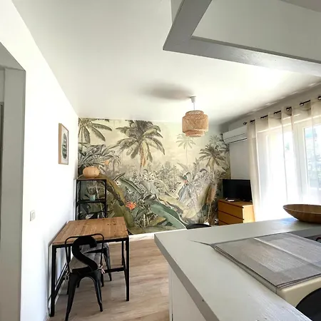 Climatise Avec Balcon A 10 Mn Des Plages Appartement Saint-Raphaël