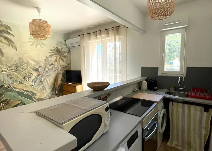 Climatise Avec Balcon A 10 Mn Des Plages * Saint-Raphaël